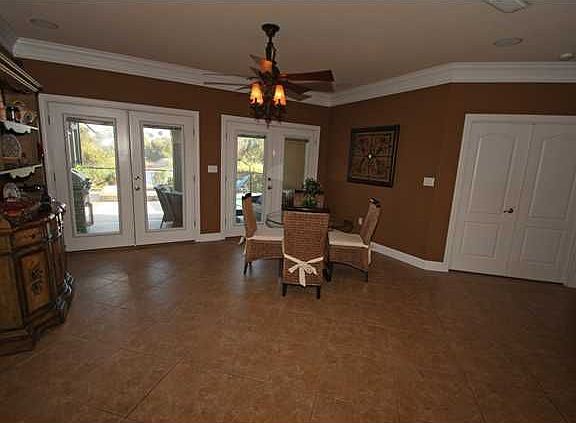4th image of 325 Tequesta Dr