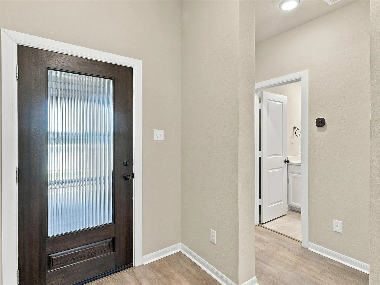3 bed, 2.0 bath, 1862 sqft, $2,300 — Photo 3