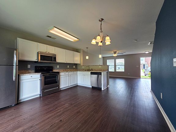 3rd image of 130 Belle Haven Dr