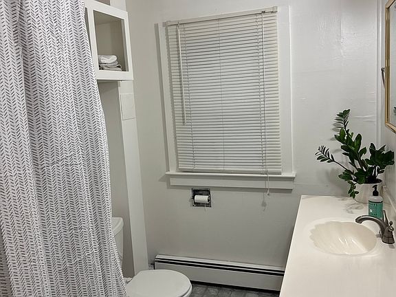 4th image of 20 Seacliff Ave #202