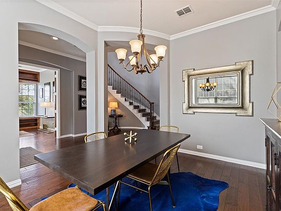 3rd image of 8 Haywood Ct