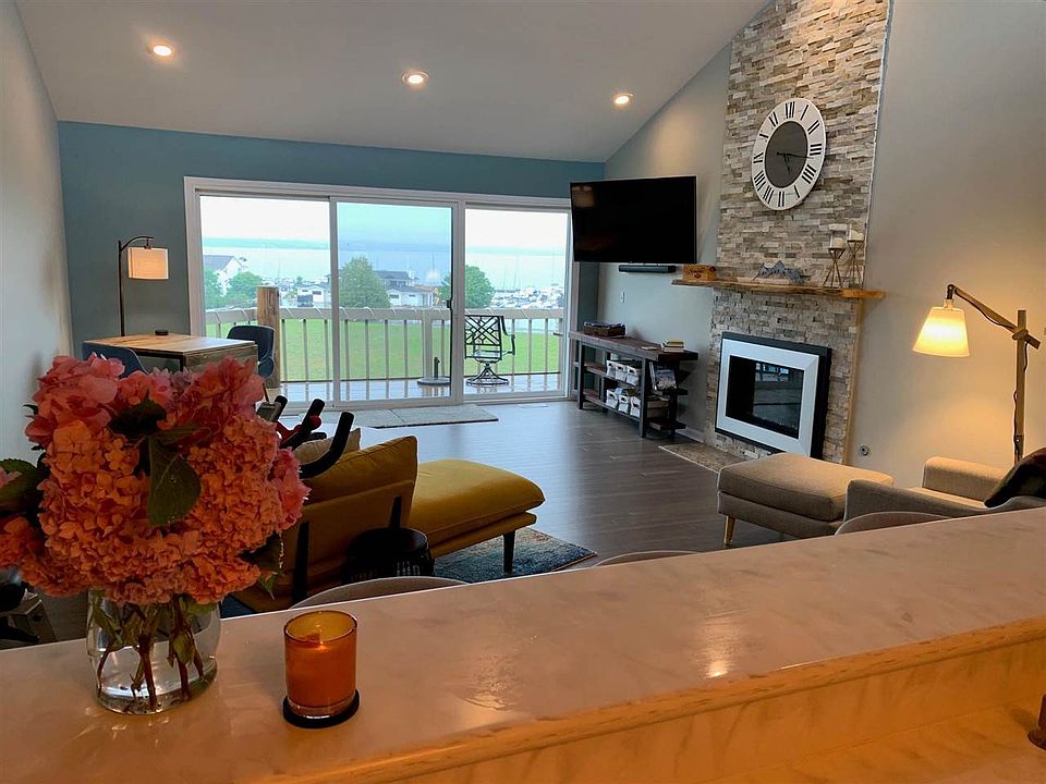 1st image of 1032 Marina Bluff Dr