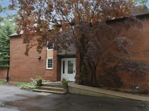 949 Upper Paradise Rd, Hamilton, ON L9B 2M9