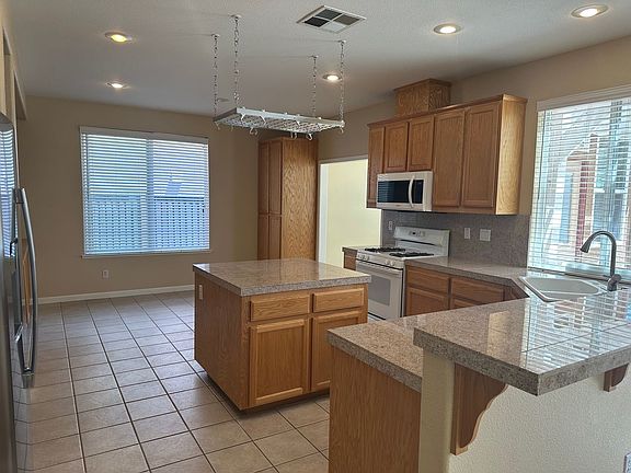 4th image of 424 Jill Dr