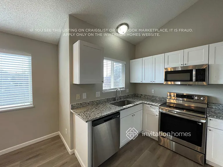 1082 Clogger Ln — Photo 11