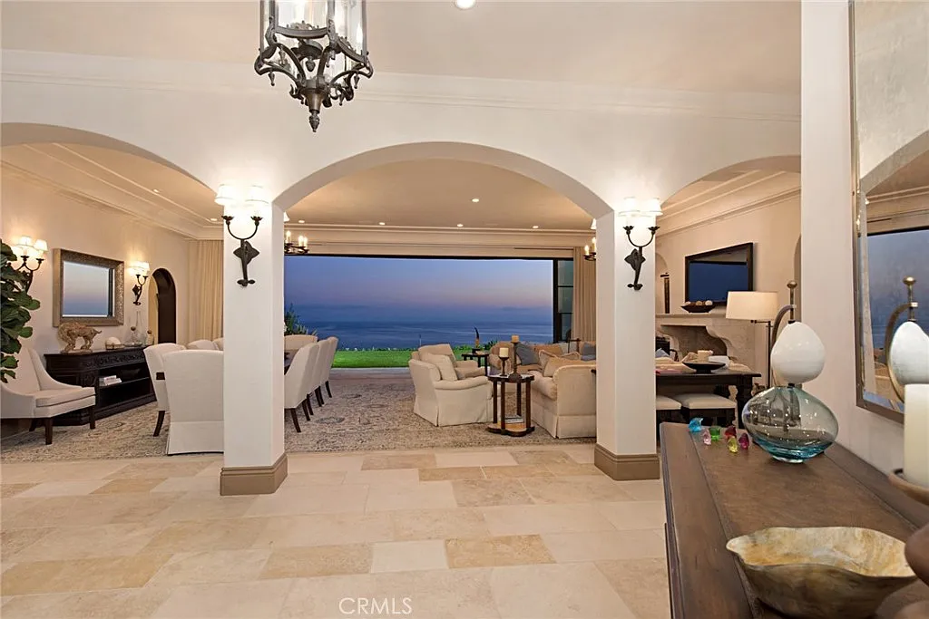 5 bed, 5.5 bath, 6400 sqft, $150,000 — Photo 3