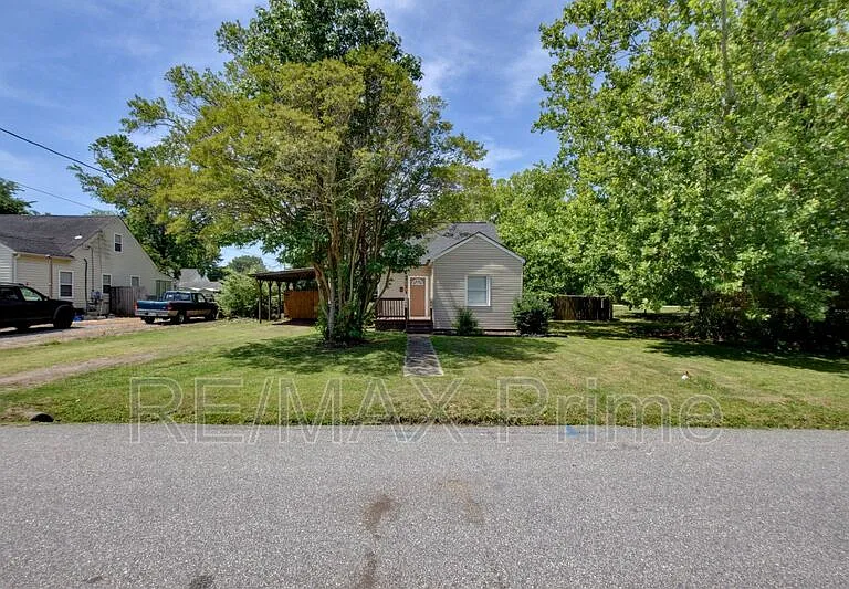 2 Clover St — Photo 28