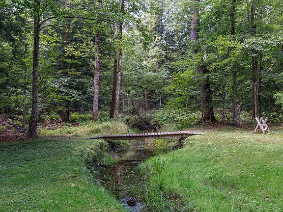 5th image of 525 Briar Hill Road