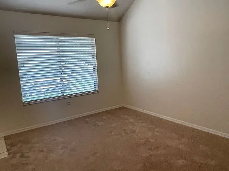 3504 NW 37th Ave — Photo 18