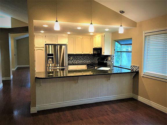 5th image of 1444 Southwood Way