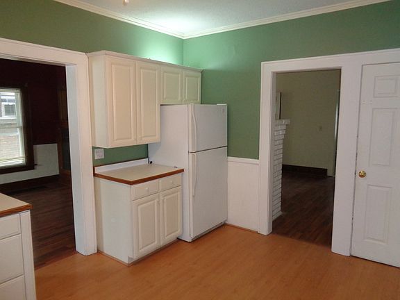 3rd image of 2916 Poplar St
