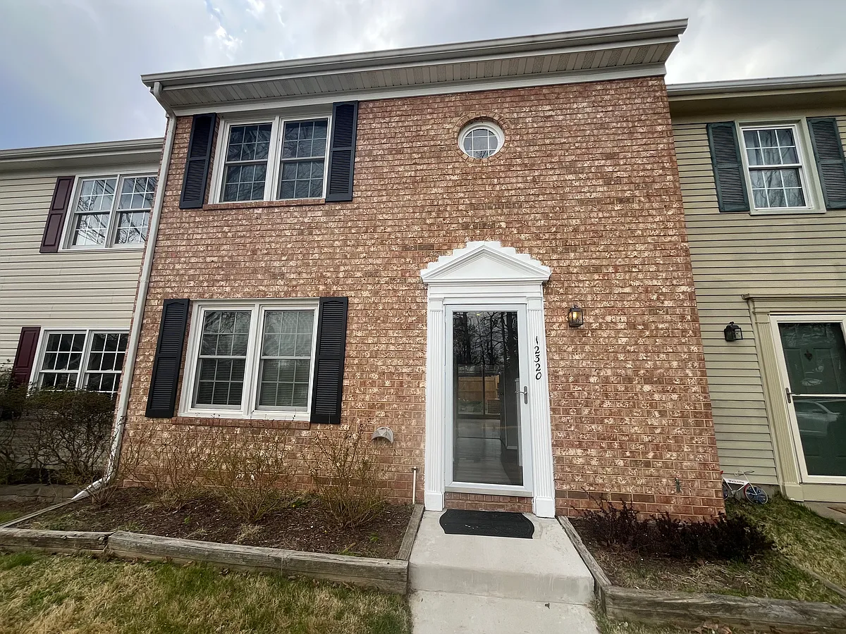 Photo 2 of 28 - 12320 Woodlawn Ct - Woodbridge, VA Building Photo - 12320 Woodlawn Ct