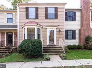 8633 Pin Oak Dr, Springfield, VA 22153