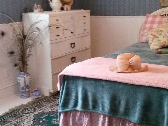 Large master bdrm in front h