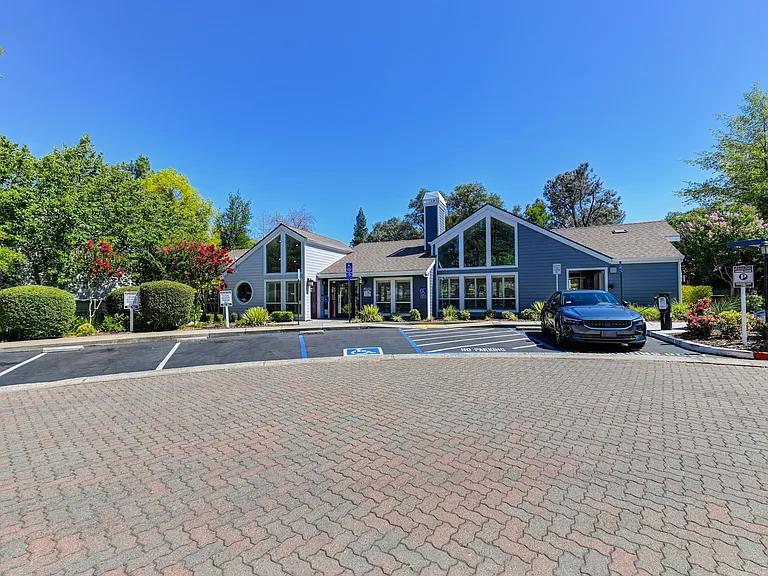 Lake Pointe Leasing Office