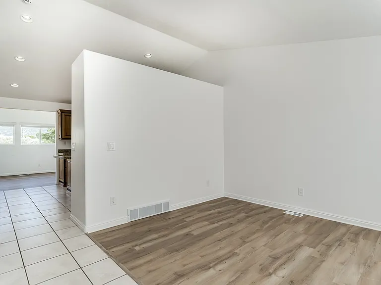 2519 S 1400 W — Photo 22