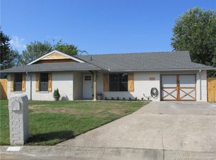 1705 S Cherokee Pl, Claremore, OK 74019