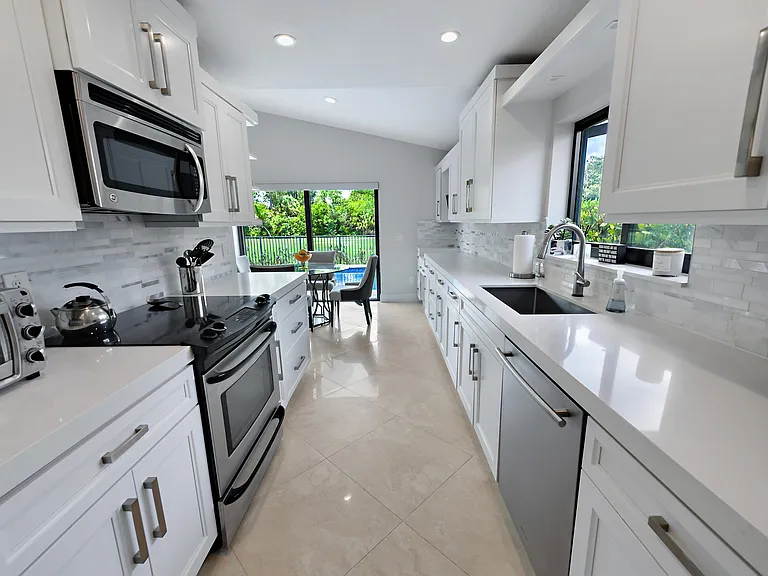 11204 Clover Leaf Cir — Photo 19