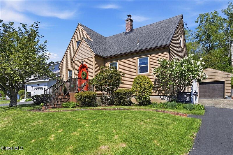 2nd image of 88 Mountain View Avenue