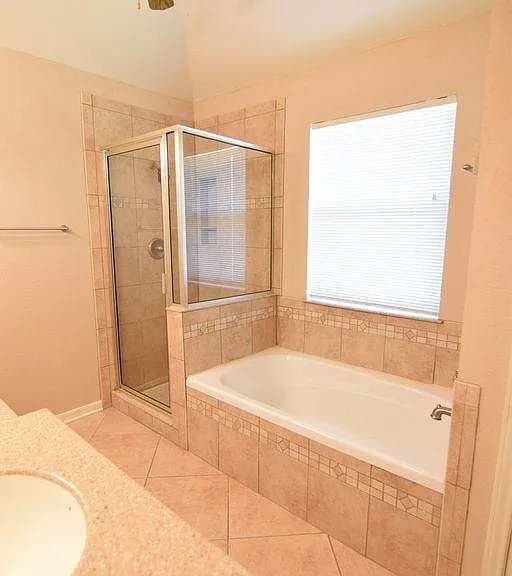 515 Kinney Dr — Photo 8