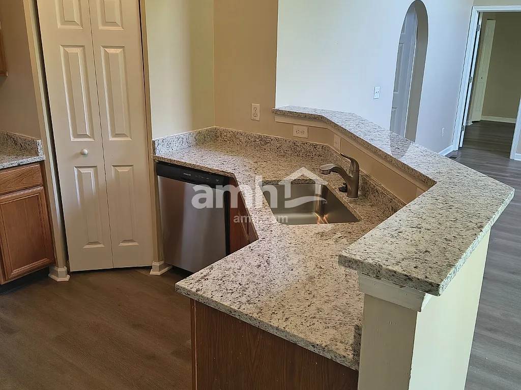 3 bed, 2.5 bath, 1642 sqft, $2,480 — Photo 4