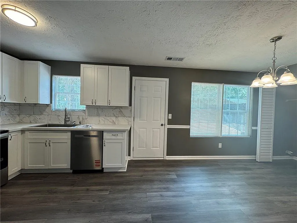4 bed, 3.0 bath, 1500 sqft, $1,850 — Photo 3
