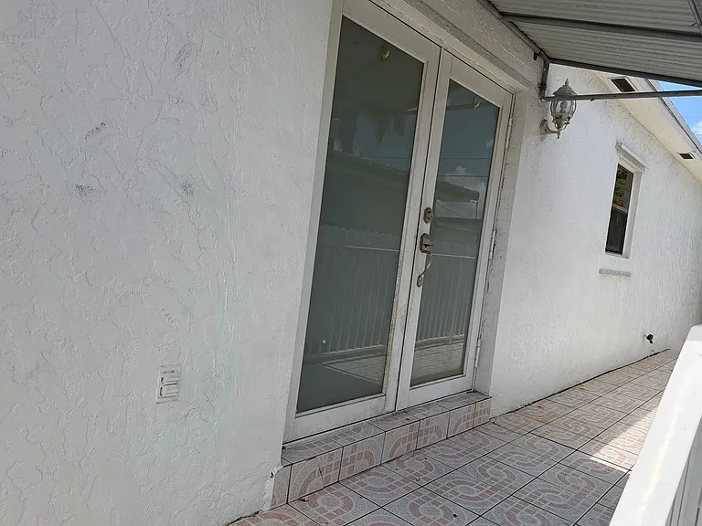 3640 NW 19th St — Photo 3