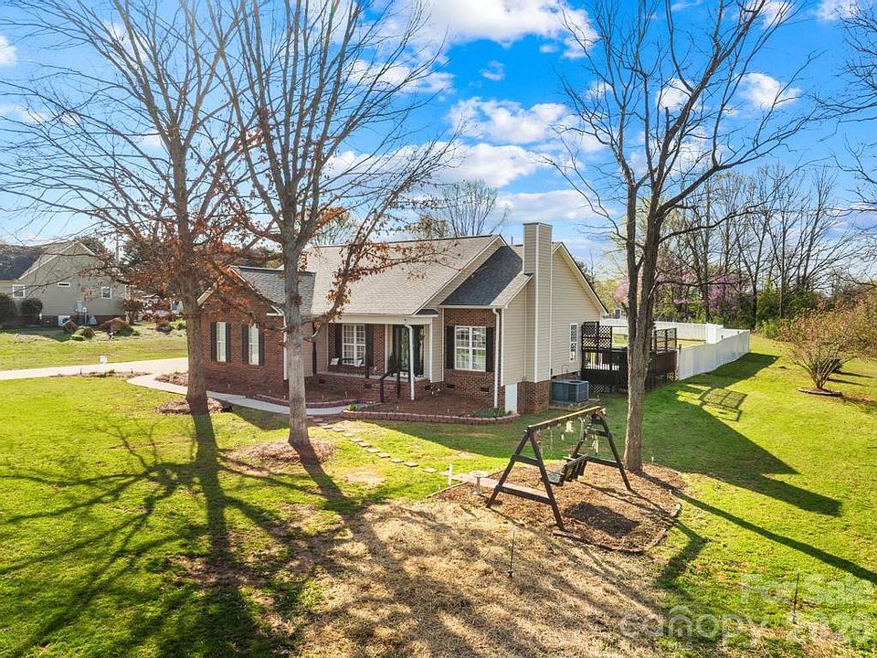 1st image of 105 Laura Ct