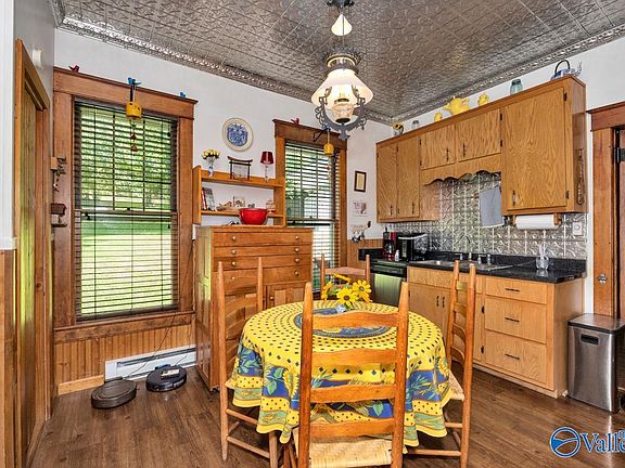5th image of 8094 Beech Hill Rd