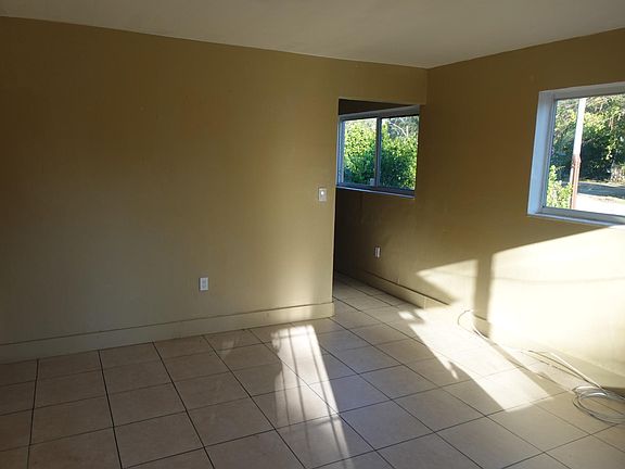 5th image of 2490 NE 182nd Ter
