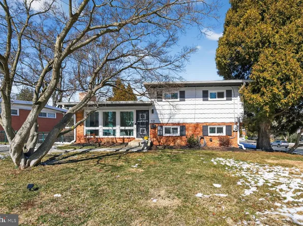 12 Dorothy Ln, Rockville, MD 20851