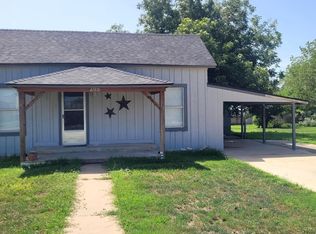 205 W Maverick St, Falls City, TX 78113