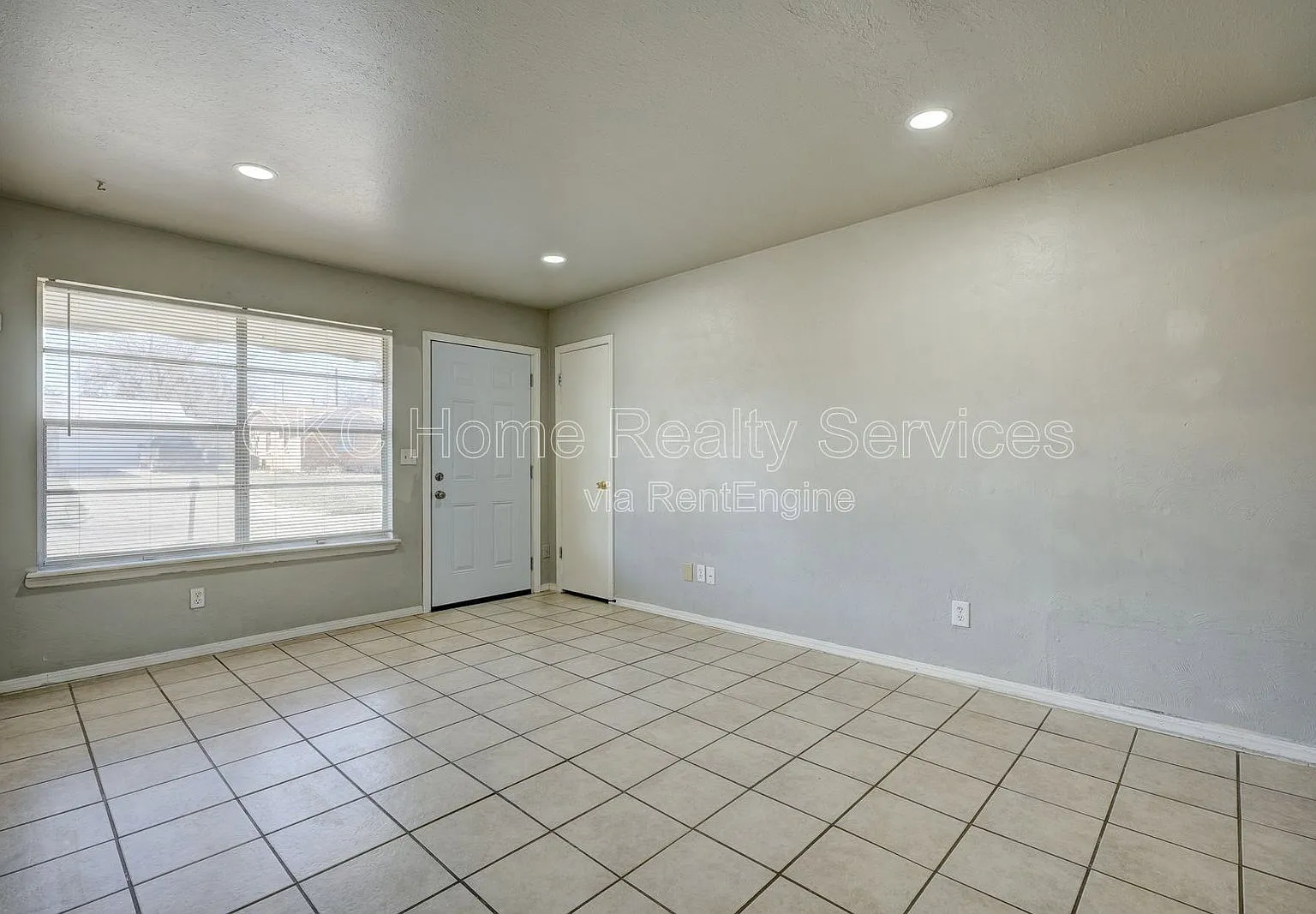 4 bed, 1.0 bath, 1200 sqft, $1,350 — Photo 3