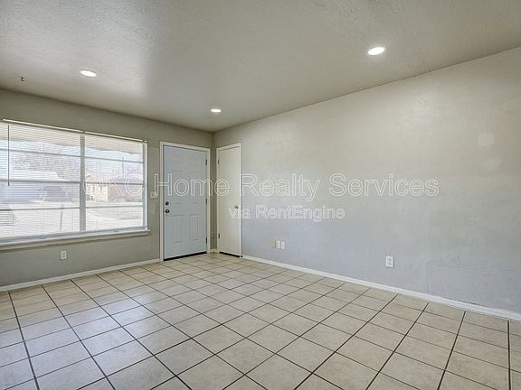 3rd image of 1616 McGregor Dr