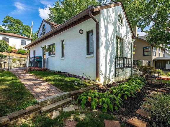3rd image of 37 Glenwood Ave