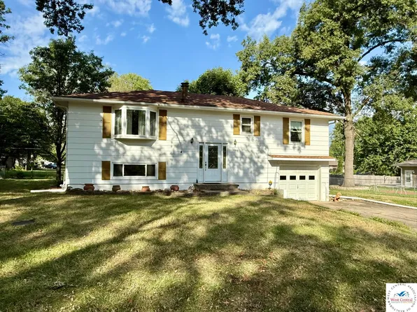 1203 S 9th St, Clinton, MO 64735