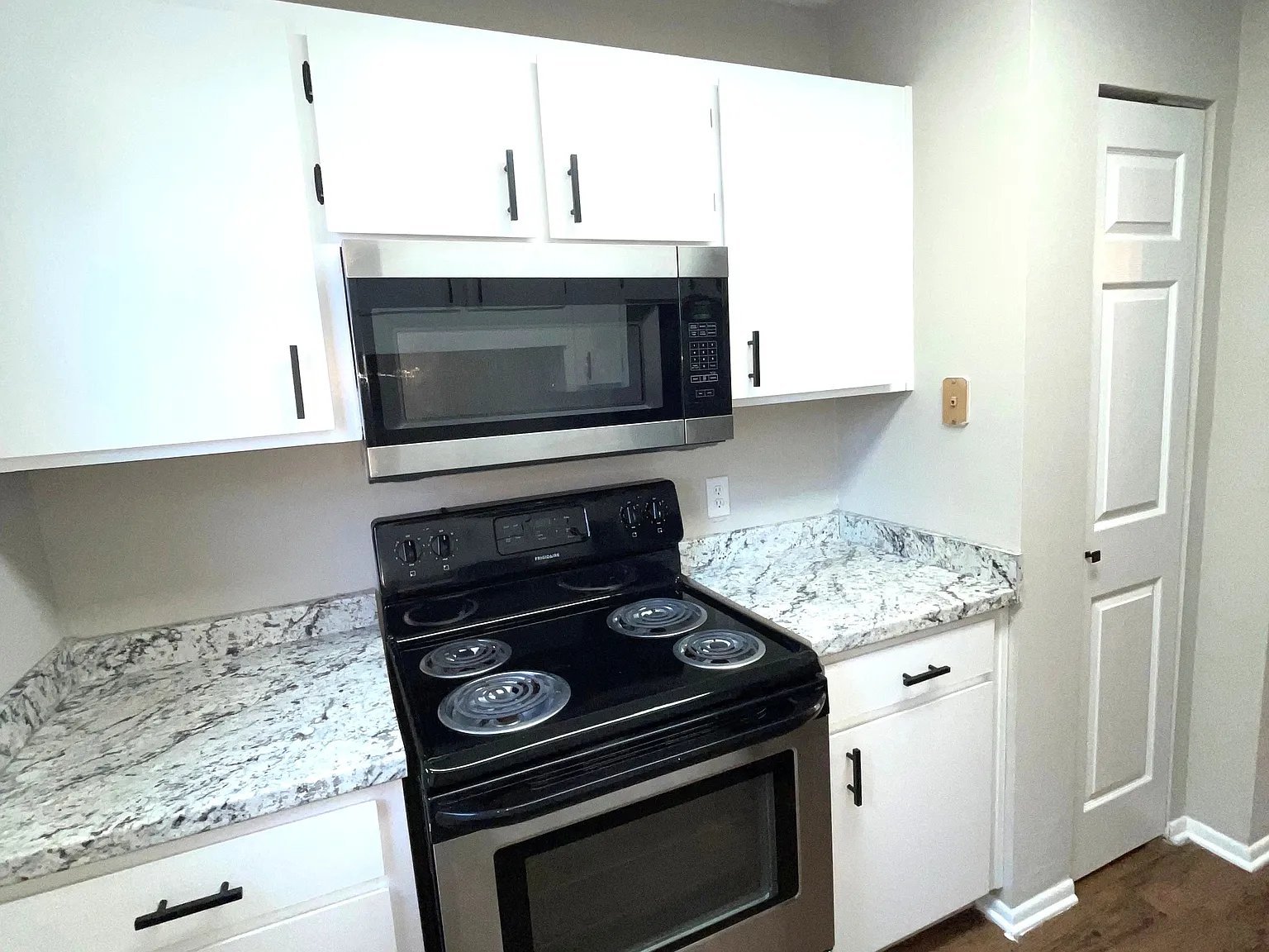 Oak Terrace Apartments — Photo 3