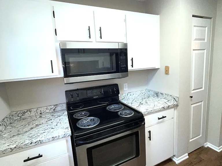 Oak Terrace Apartments — Photo 3