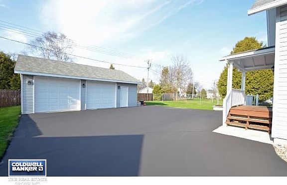 Garage / Back Yard / Parking