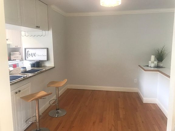 Full Views of Dining Area to Breakfast Bar