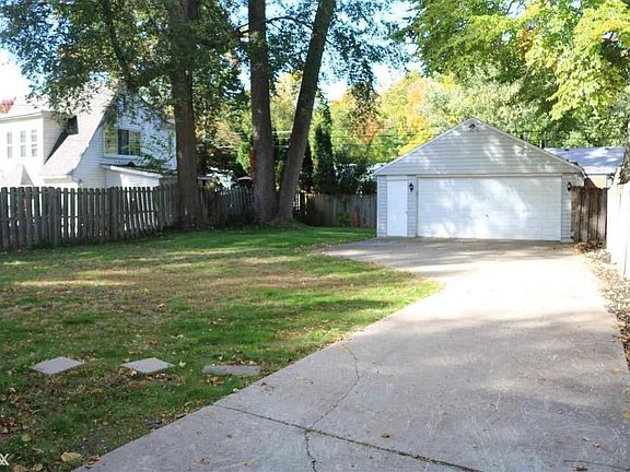 5th image of 223 Englewood Ave