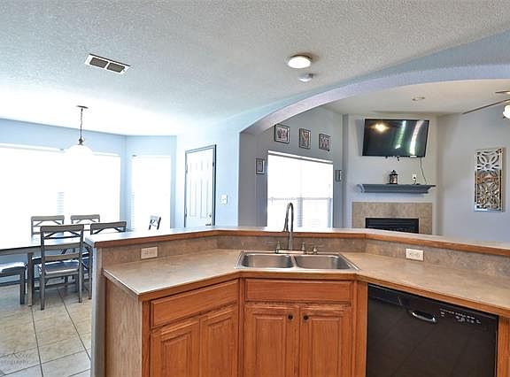 4th image of 6601 Dundee St