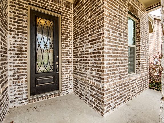 2nd image of 812 Llano Falls Dr