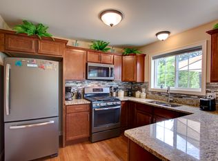 2711 Pine Shadow Ct, Pinckney, MI