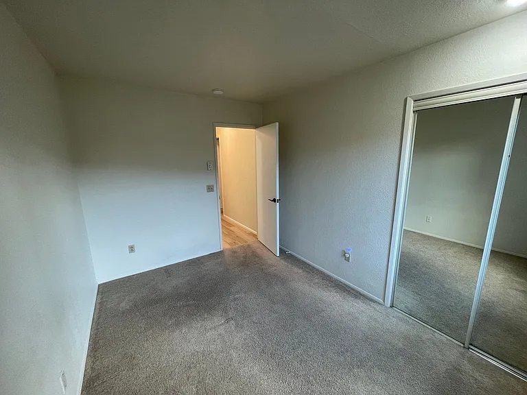 2001 Skyline Way #105 — Photo 8