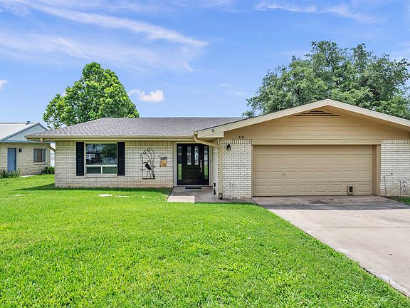 3rd image of 518 Island Lodges Drive