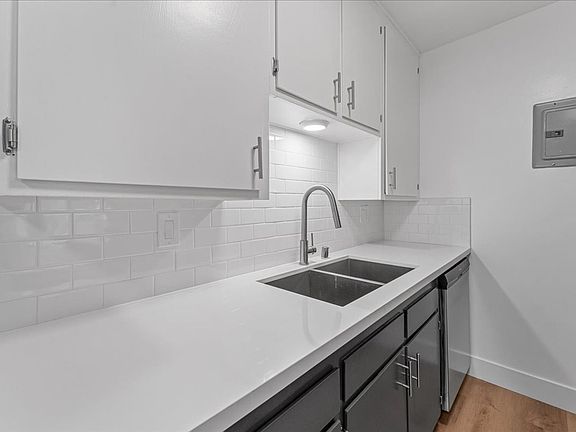 4th image of 4909 Sycamore Ter APT 9