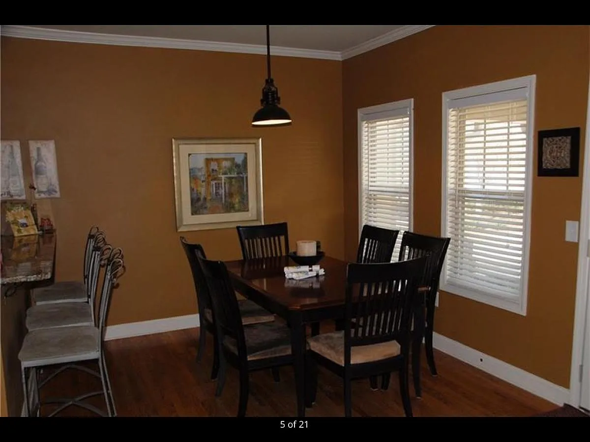 3 bed, 2382 sqft, $2,000 — Photo 3