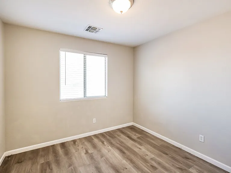 6830 S 44th Ln — Photo 13