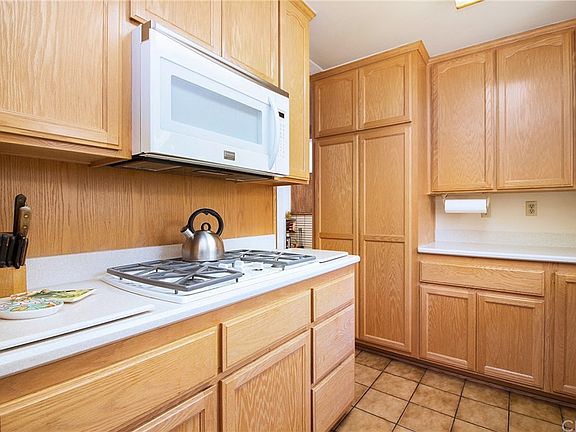 4th image of 12872 Longden St